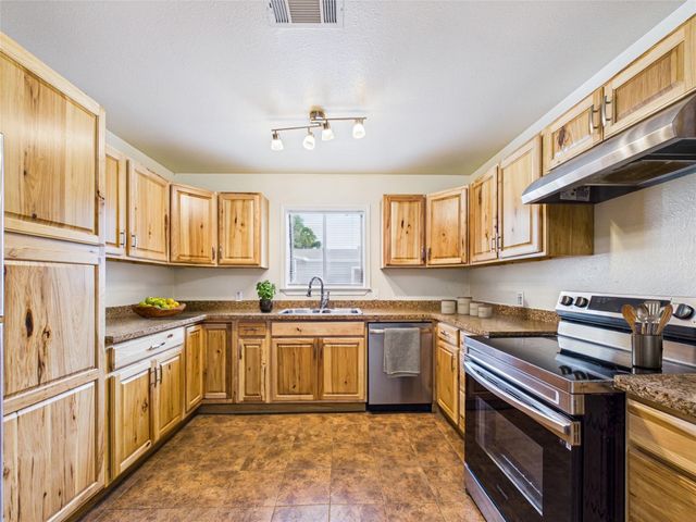 1100 12th Street N, Texas City, TX 77590