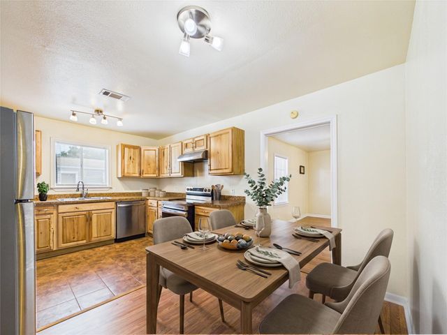 1100 12th Street N, Texas City, TX 77590