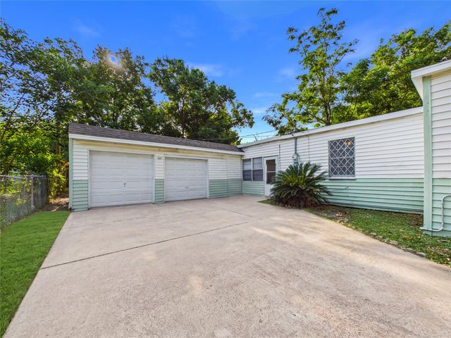 1100 12th Street N, Texas City, TX 77590