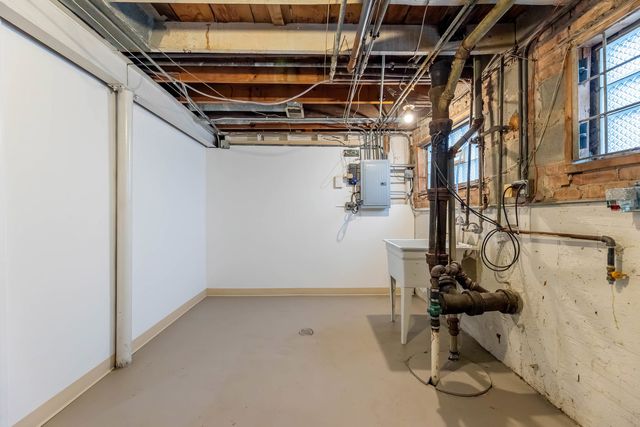 10029 S Wentworth Avenue, Chicago, IL 60628