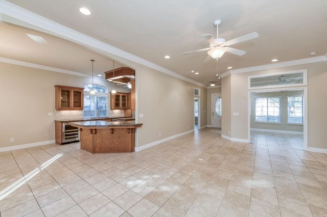 366 W Warwick Avenue, Clovis, CA 93619