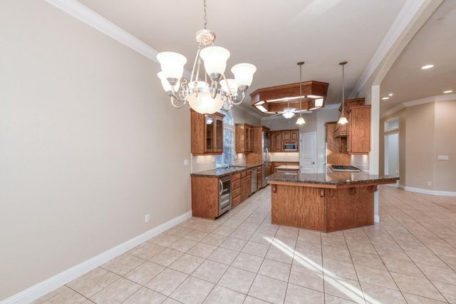 366 W Warwick Avenue, Clovis, CA 93619