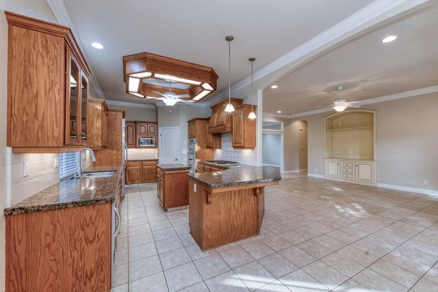 366 W Warwick Avenue, Clovis, CA 93619