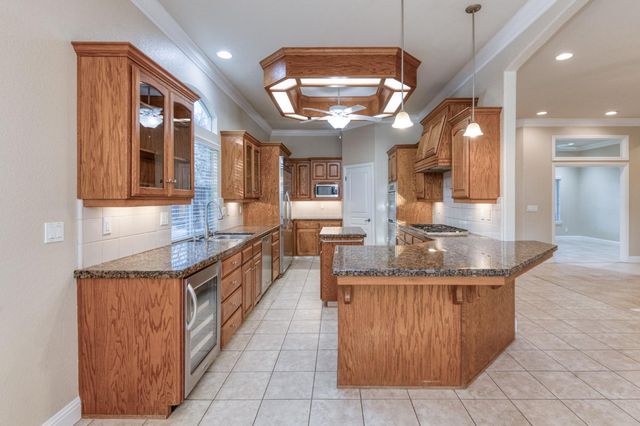 366 W Warwick Avenue, Clovis, CA 93619