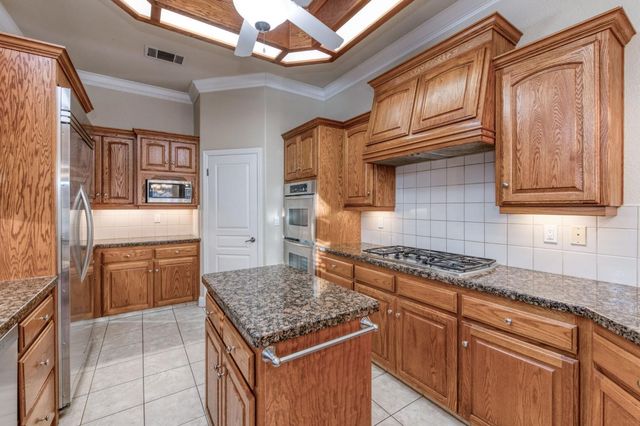 366 W Warwick Avenue, Clovis, CA 93619