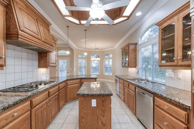 366 W Warwick Avenue, Clovis, CA 93619