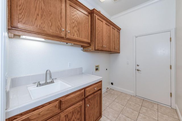 366 W Warwick Avenue, Clovis, CA 93619