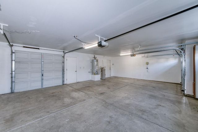 366 W Warwick Avenue, Clovis, CA 93619