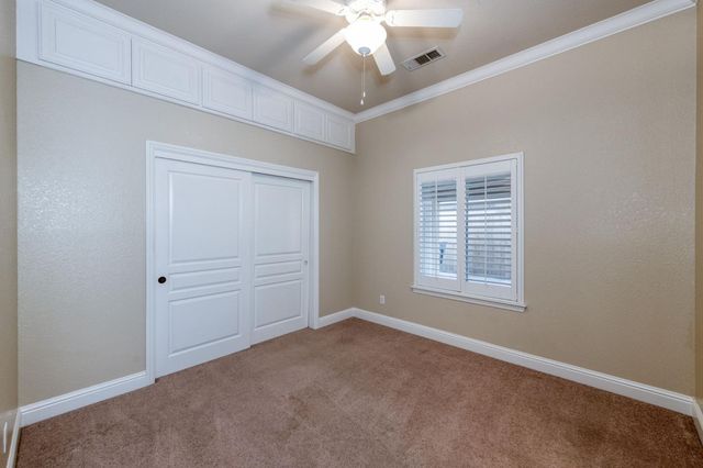 366 W Warwick Avenue, Clovis, CA 93619