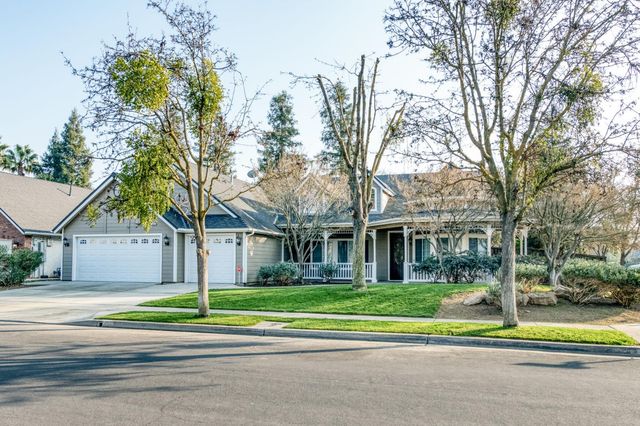 366 W Warwick Avenue, Clovis, CA 93619