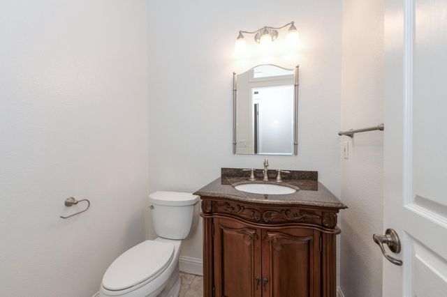 366 W Warwick Avenue, Clovis, CA 93619