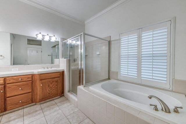 366 W Warwick Avenue, Clovis, CA 93619