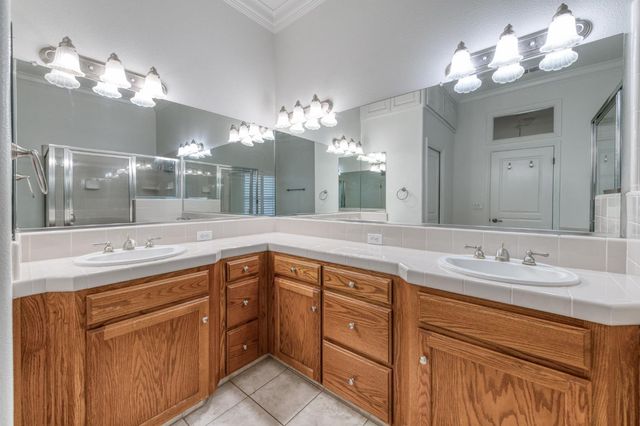 366 W Warwick Avenue, Clovis, CA 93619