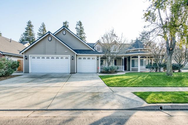 366 W Warwick Avenue, Clovis, CA 93619