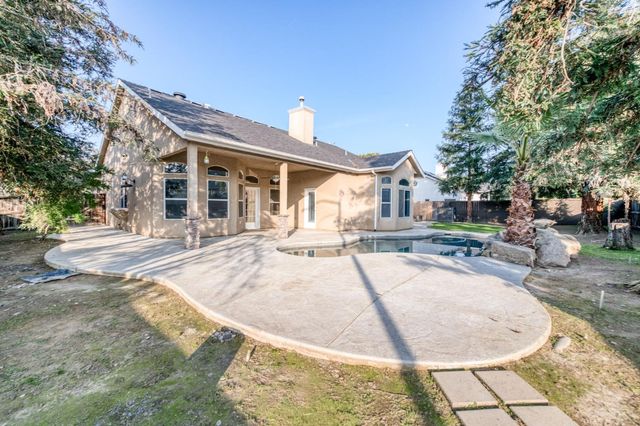 366 W Warwick Avenue, Clovis, CA 93619