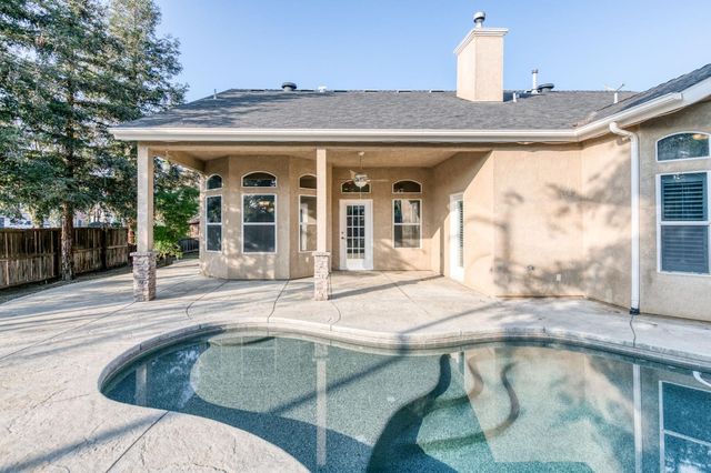 366 W Warwick Avenue, Clovis, CA 93619