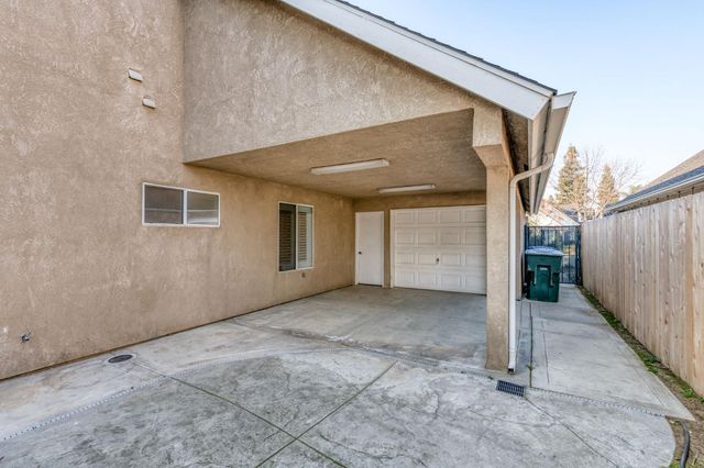 366 W Warwick Avenue, Clovis, CA 93619