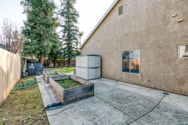 366 W Warwick Avenue, Clovis, CA 93619