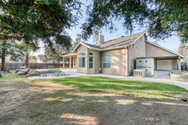 366 W Warwick Avenue, Clovis, CA 93619