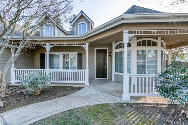 366 W Warwick Avenue, Clovis, CA 93619