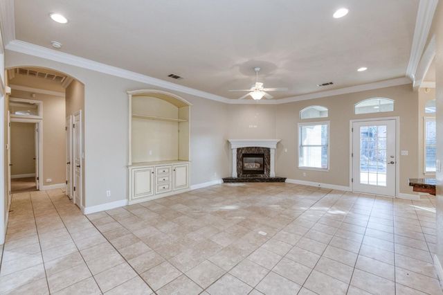 366 W Warwick Avenue, Clovis, CA 93619