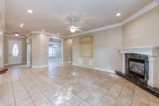 366 W Warwick Avenue, Clovis, CA 93619