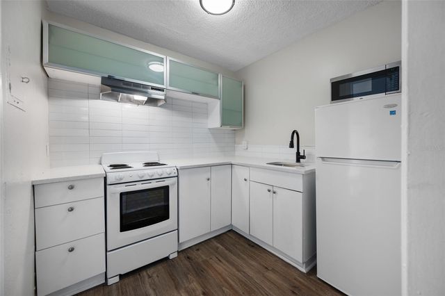 425 2ND STREET N, St Petersburg, FL 33701