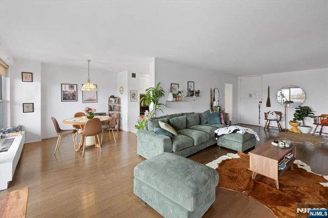 2077 Center Avenue 7G, Fort Lee, NJ 07024