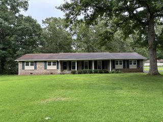 215 Sharondale Dr, Tullahoma, TN 37388