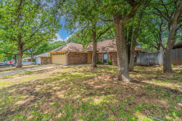 2119 Turf Club Drive, Arlington, TX 76017