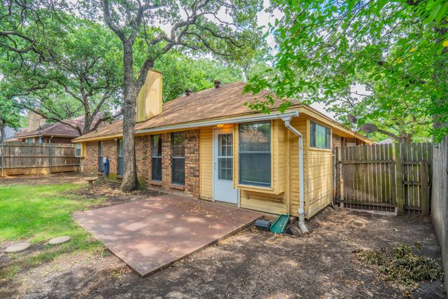 2119 Turf Club Drive, Arlington, TX 76017