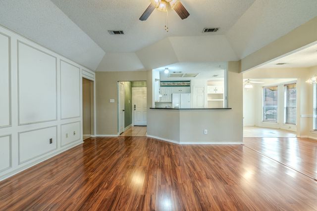 2119 Turf Club Drive, Arlington, TX 76017