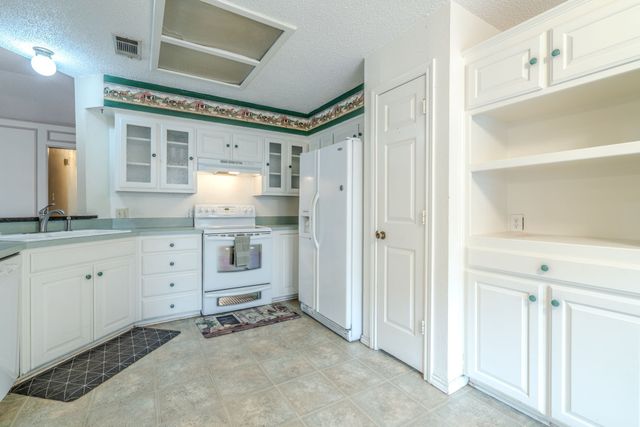 2119 Turf Club Drive, Arlington, TX 76017