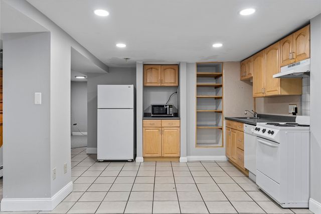 110 W 3rd St 1, Boston, MA 02127