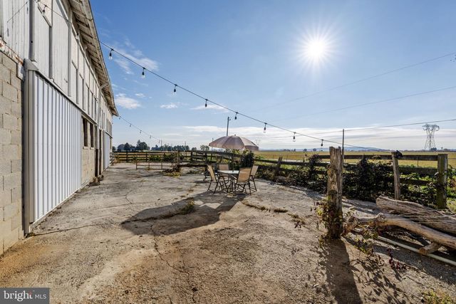 125 INDIANTOWN RD, Ephrata, PA 17522