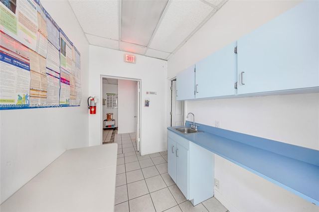 700 E 1st Ave, Hialeah, FL 33010