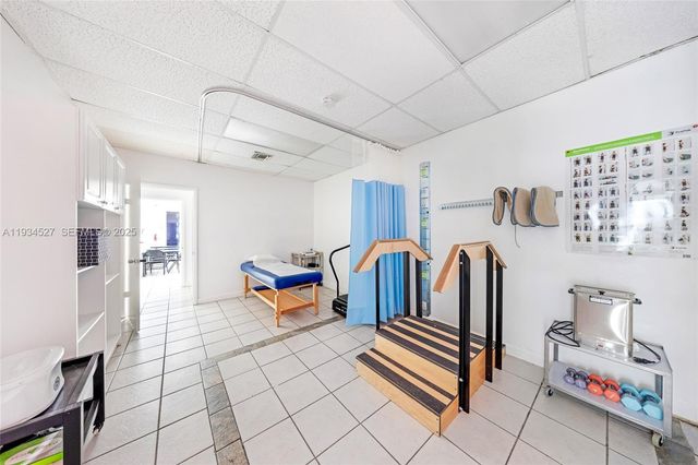 700 E 1st Ave, Hialeah, FL 33010