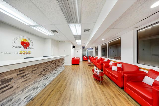 700 E 1st Ave, Hialeah, FL 33010