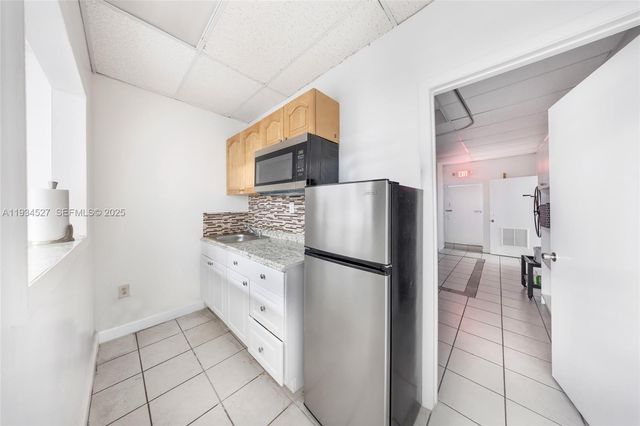 700 E 1st Ave, Hialeah, FL 33010