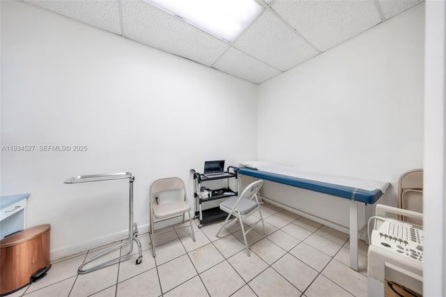 700 E 1st Ave, Hialeah, FL 33010