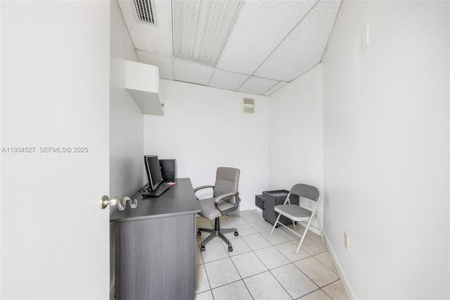 700 E 1st Ave, Hialeah, FL 33010
