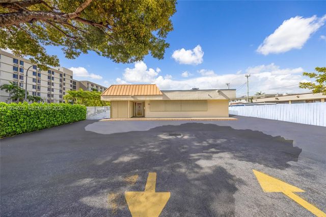 700 E 1st Ave, Hialeah, FL 33010