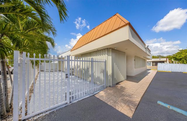 700 E 1st Ave, Hialeah, FL 33010