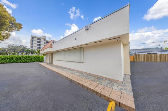 700 E 1st Ave, Hialeah, FL 33010