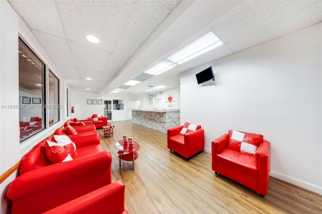 700 E 1st Ave, Hialeah, FL 33010