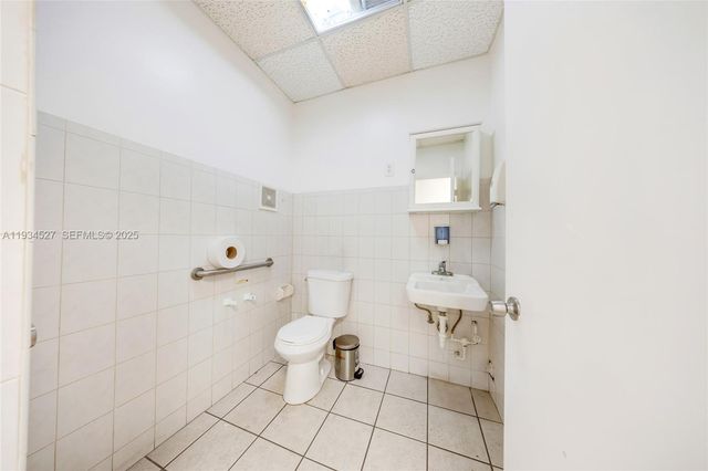 700 E 1st Ave, Hialeah, FL 33010