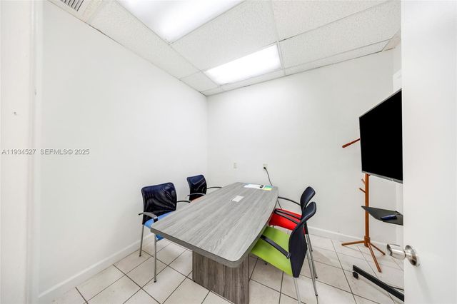 700 E 1st Ave, Hialeah, FL 33010