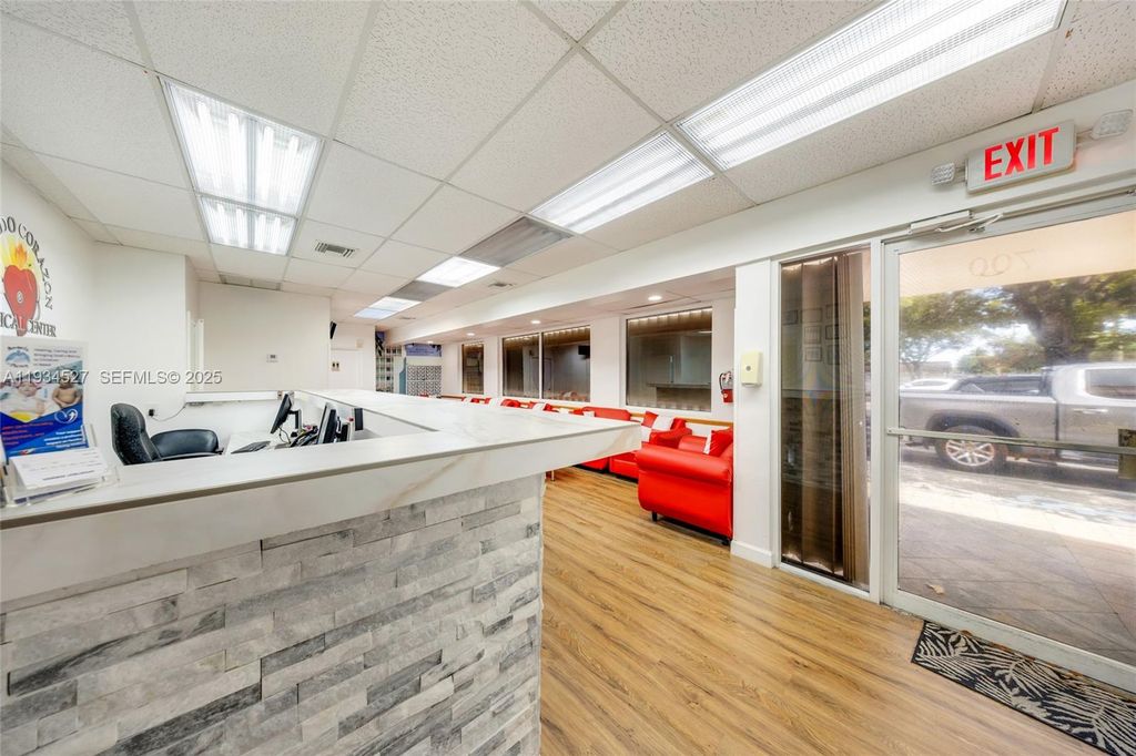 700 E 1st Ave, Hialeah, FL 33010