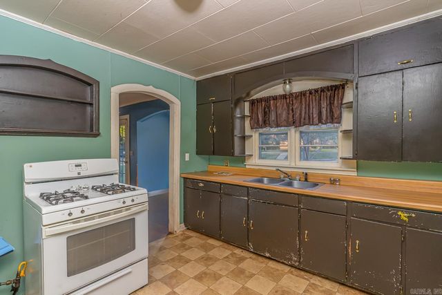 615 W 2nd Street, Rector, AR 72461