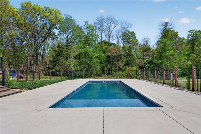 11039 Panther Creek Rd, Christiana, TN 37037